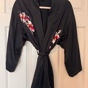 Natori Black and Pink Floral Robe Intimates & Sleepwear